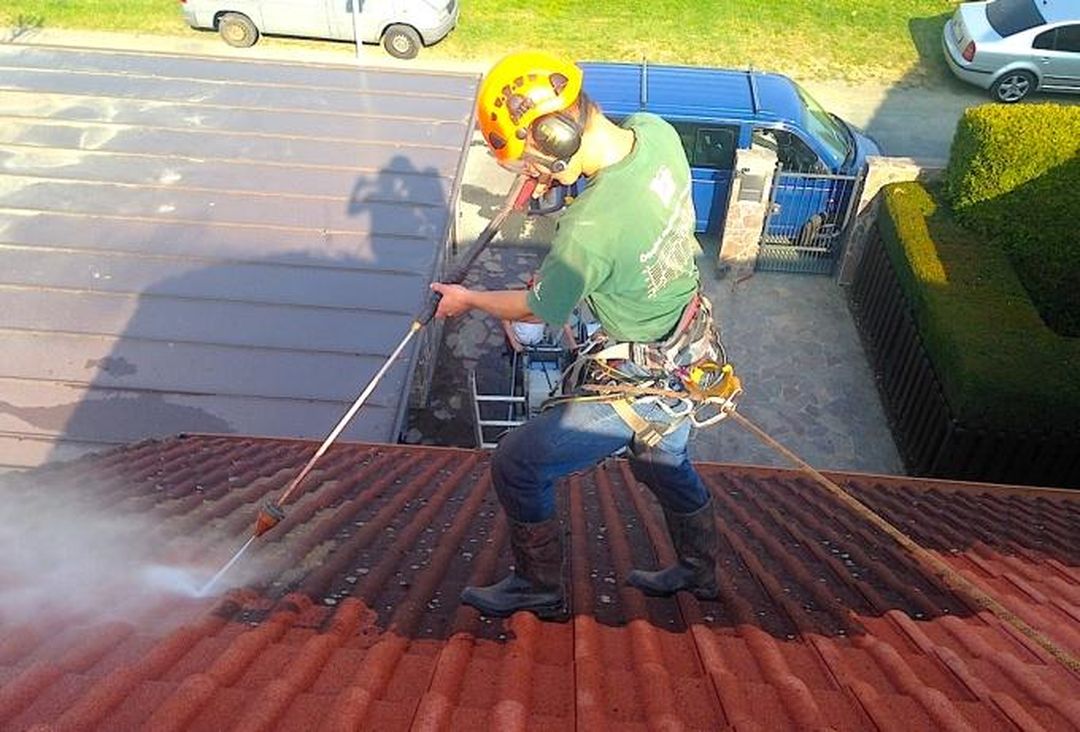 Renovace a čištění střech